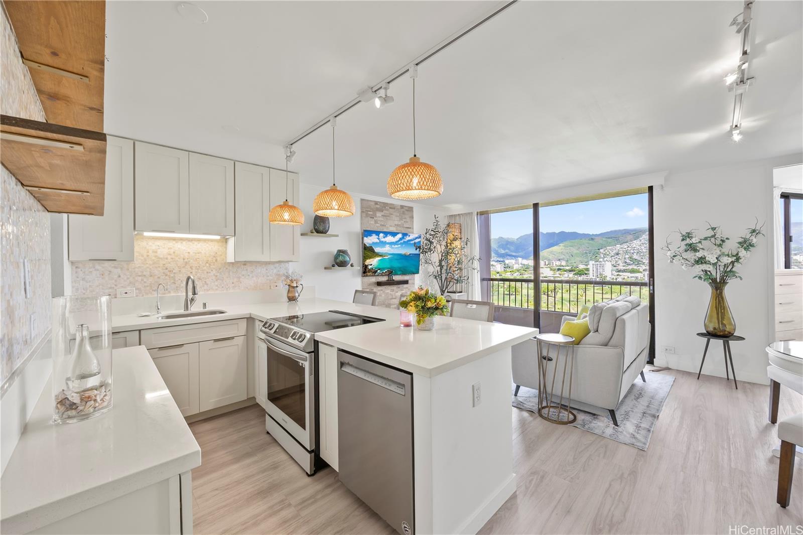 320 Liliuokalani Avenue  Unit 1905