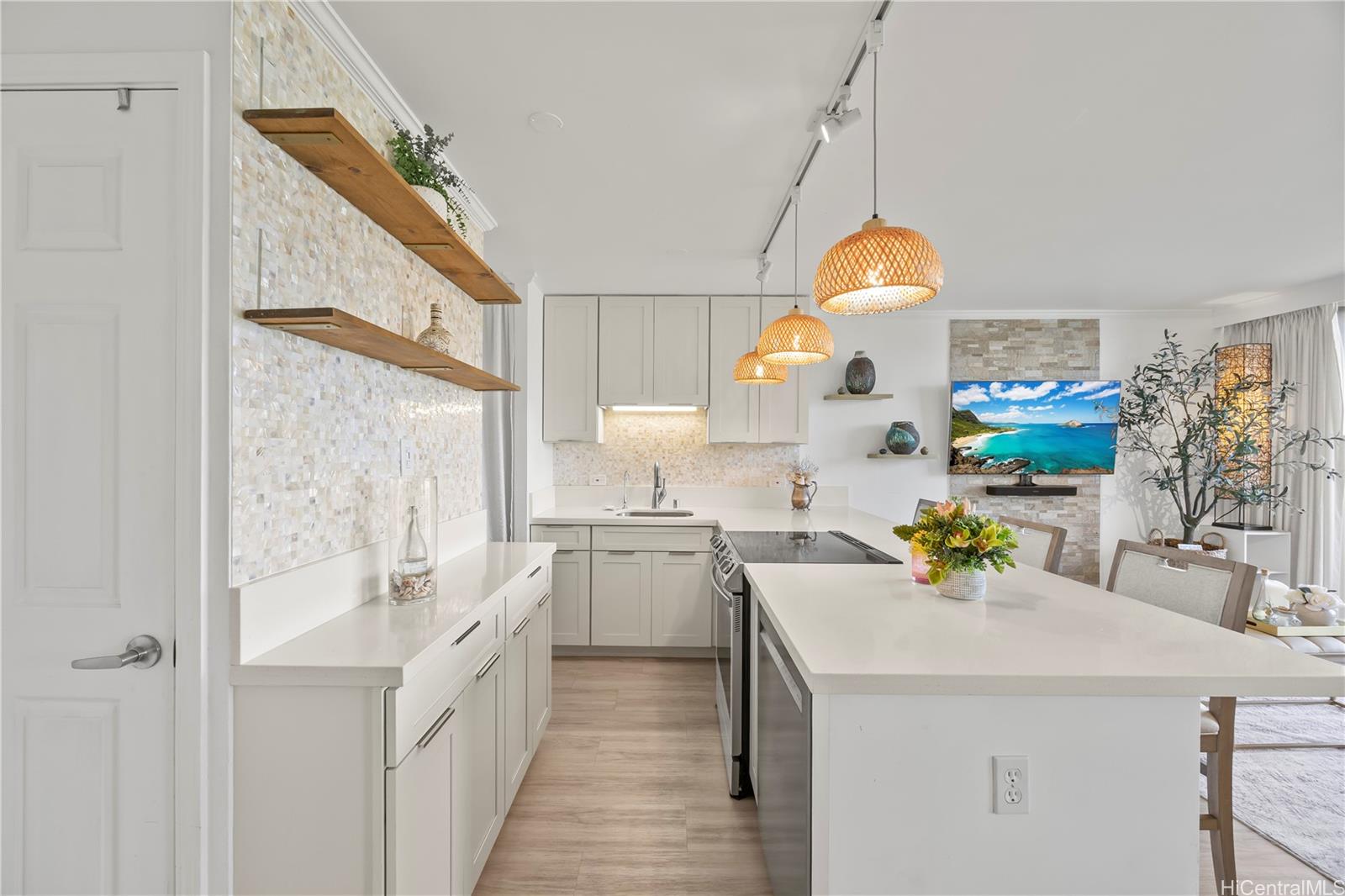 320 Liliuokalani Avenue  Unit 1905