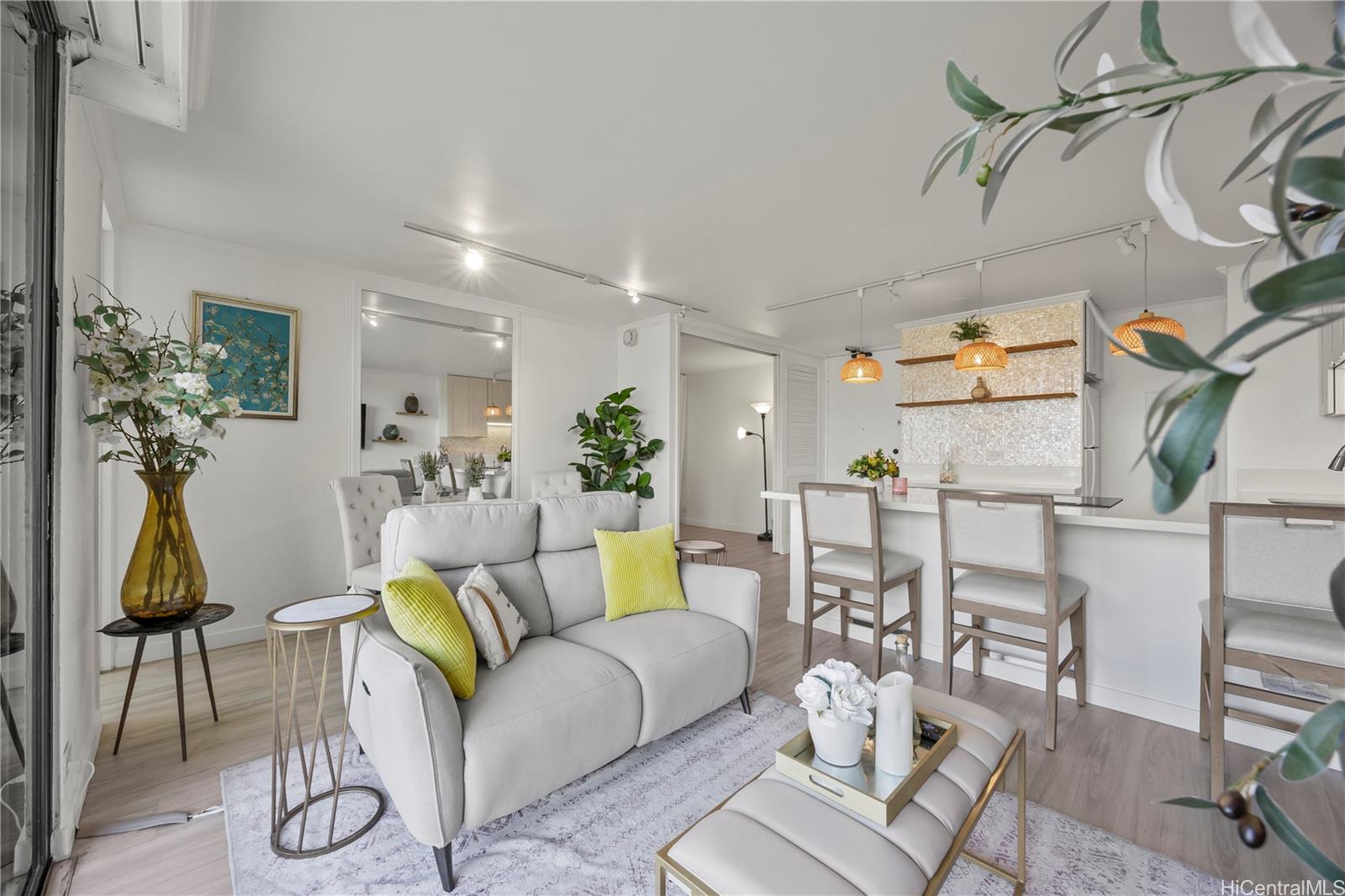 320 Liliuokalani Avenue  Unit 1905