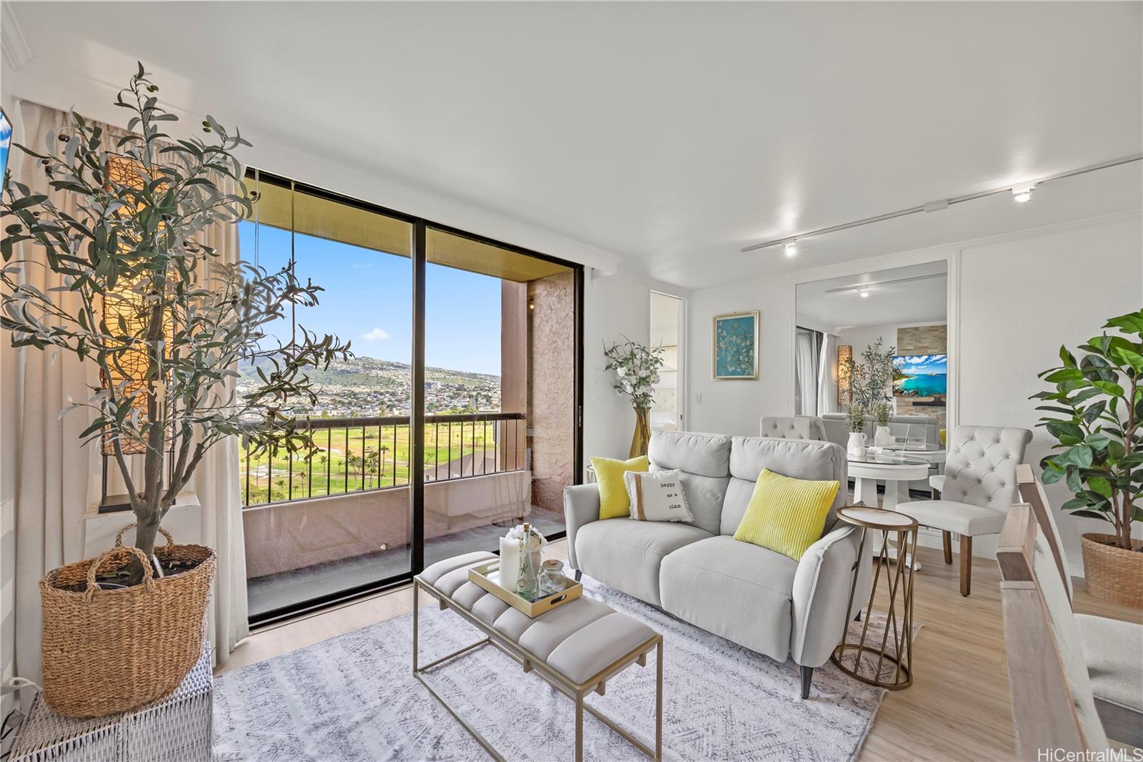 320 Liliuokalani Avenue  Unit 1905