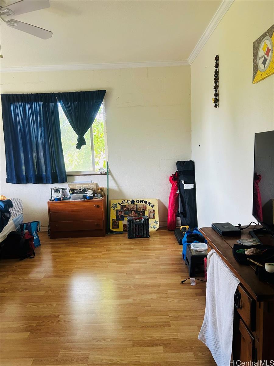 Photo 10 of 25