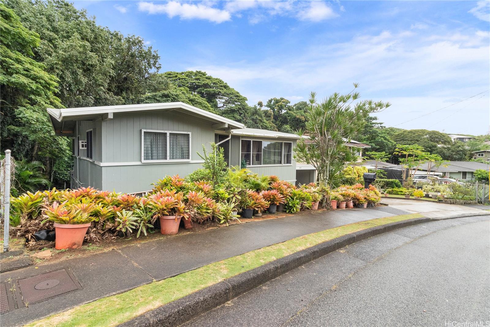 1805 Alu Place