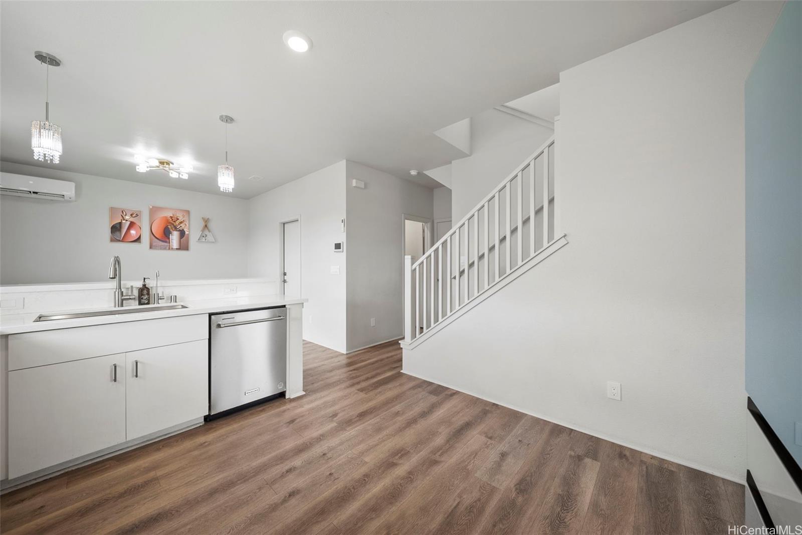 Photo 12 of 25