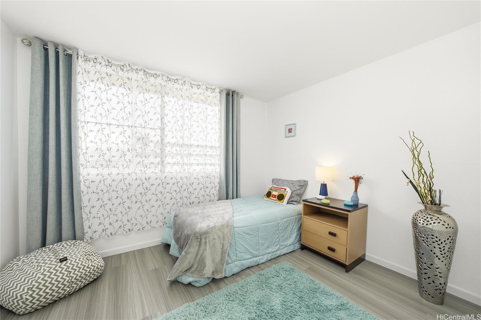 Photo 13 of 25