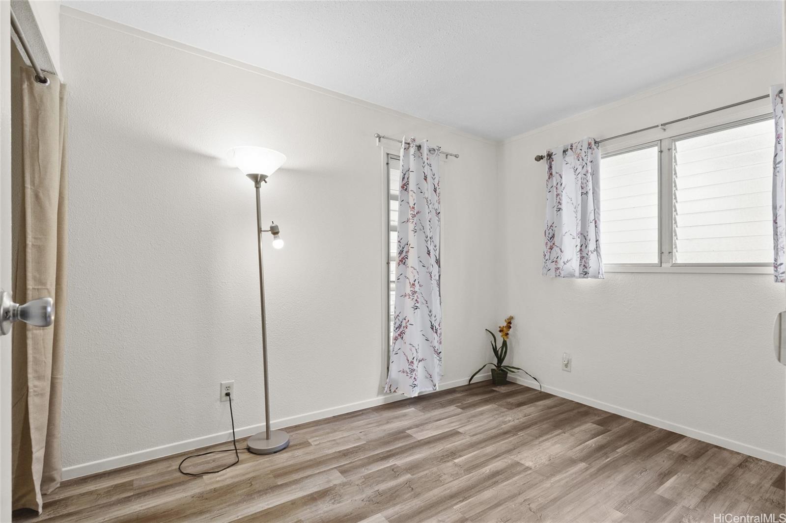 Photo 19 of 25