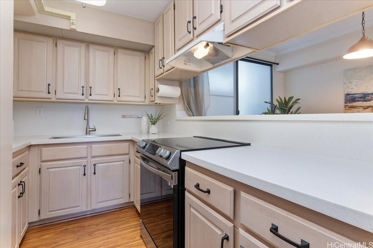 Photo 7 of 25