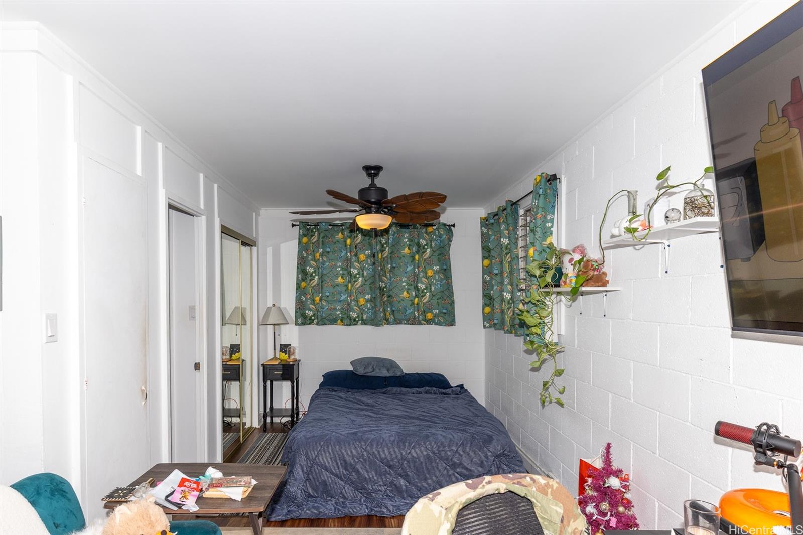 Photo 11 of 25