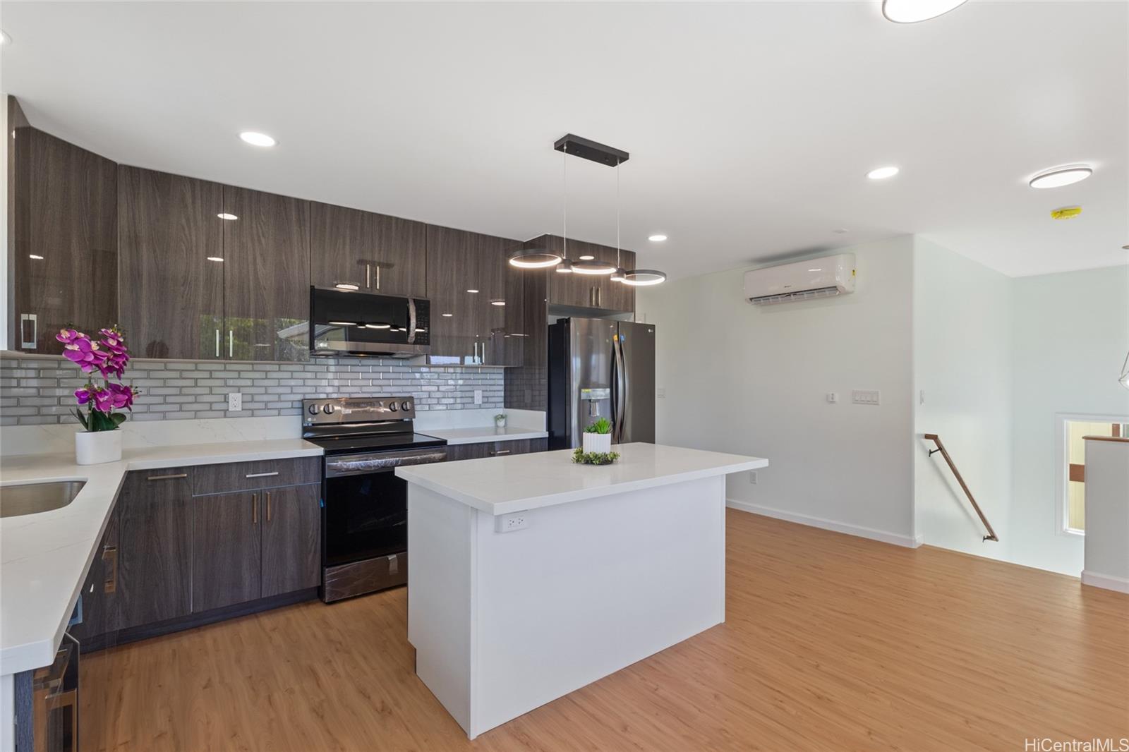 87-102 Kulaaupuni Street  Unit 1