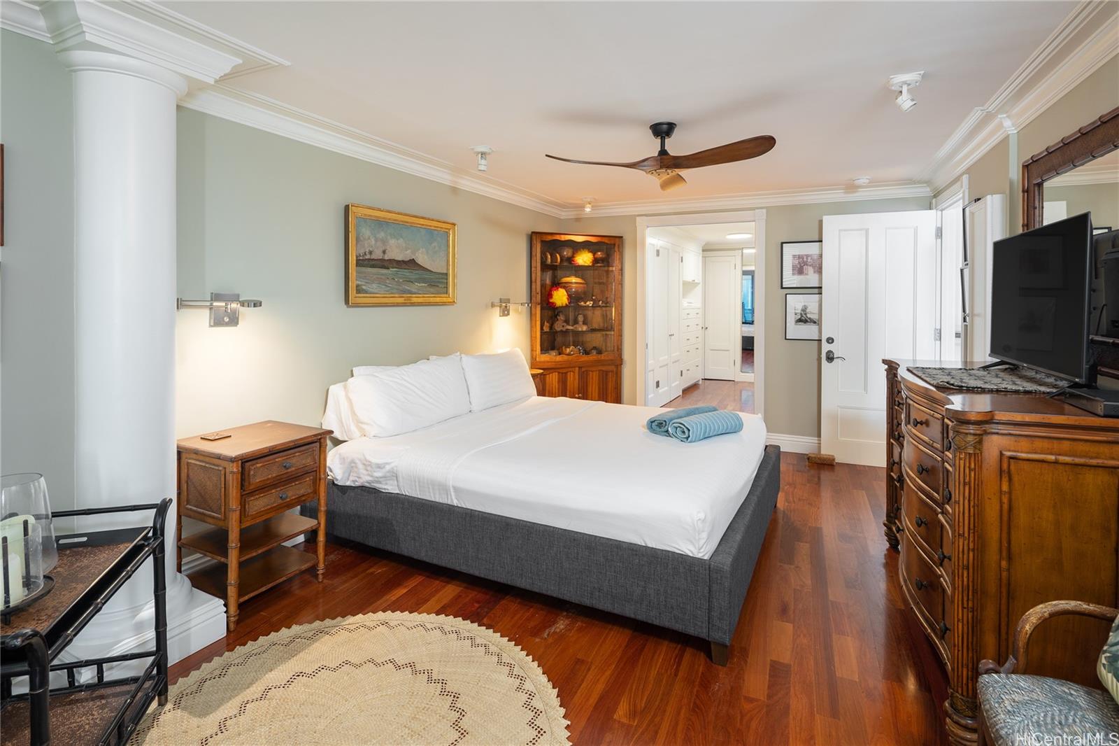2877 Kalakaua Avenue  Unit 1107