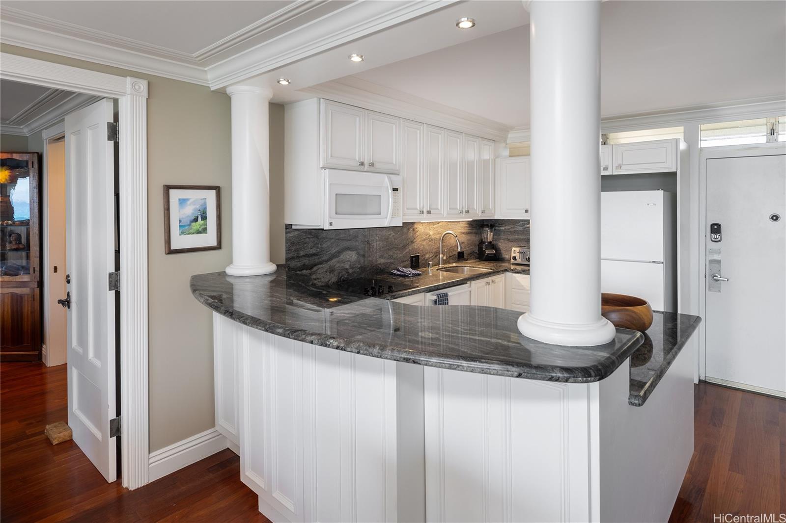 2877 Kalakaua Avenue  Unit 1107