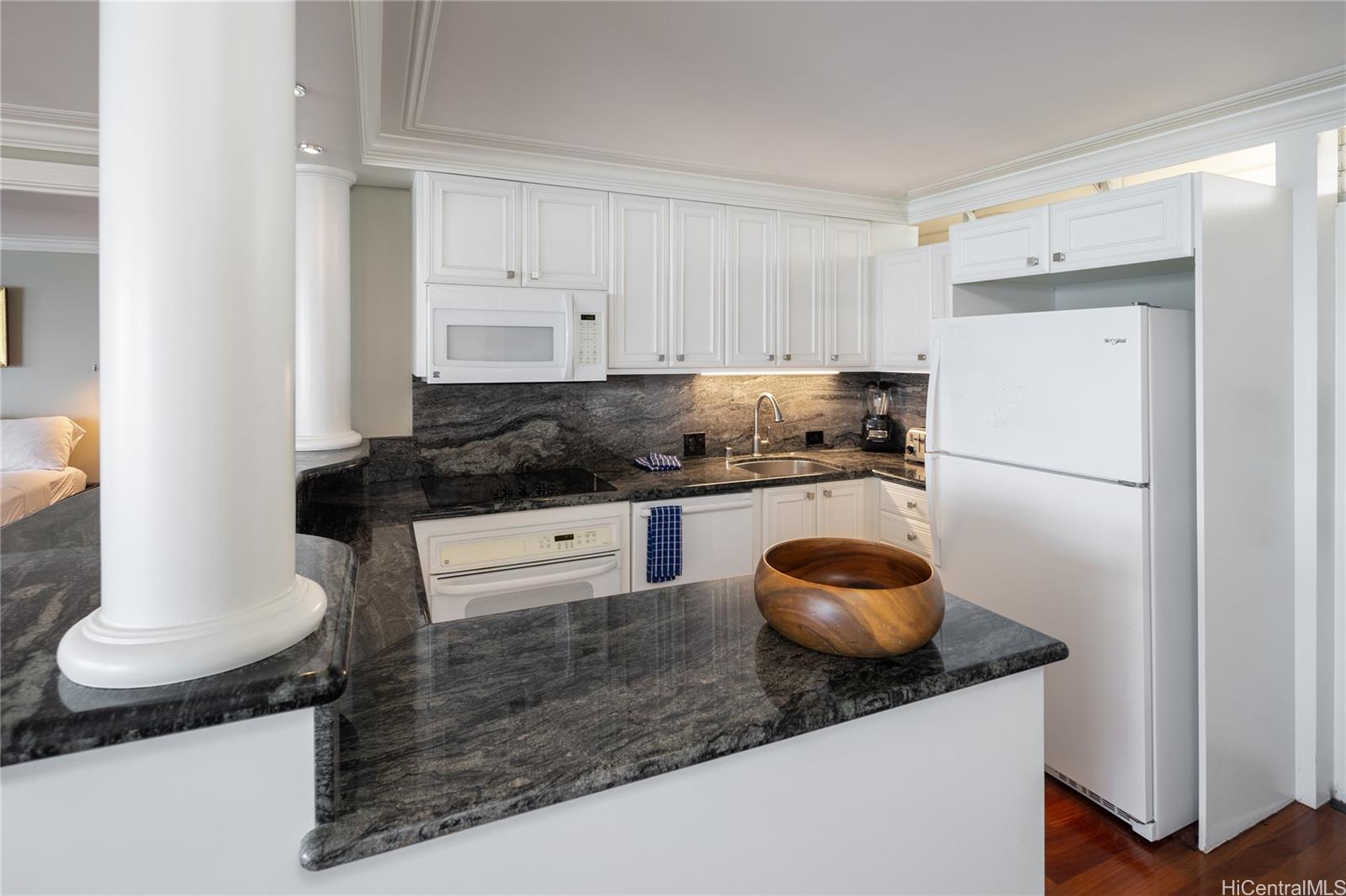 2877 Kalakaua Avenue  Unit 1107