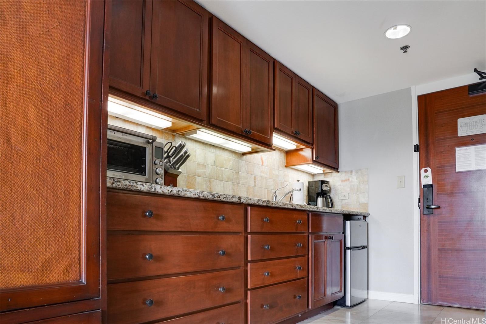 2045 Kalakaua Avenue  Unit 114