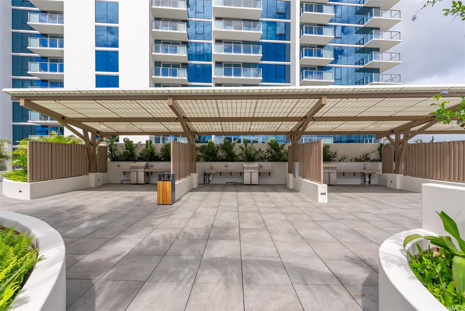 Photo 18 of 25