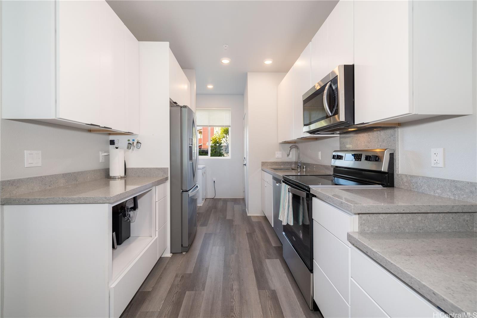 Photo 8 of 25