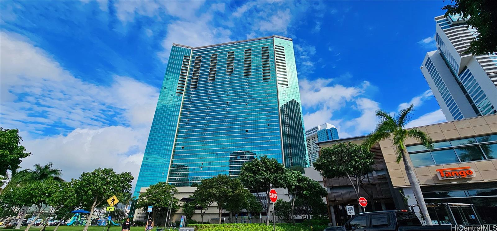 1177 Queen Street 705