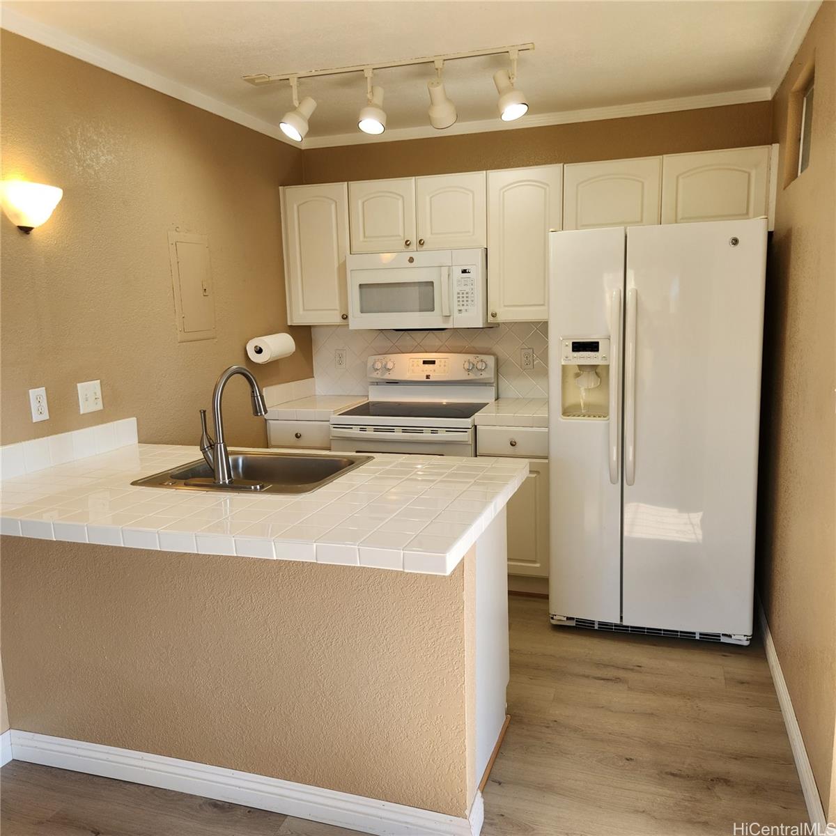 94-1031 Kaukahi Place  Unit G4