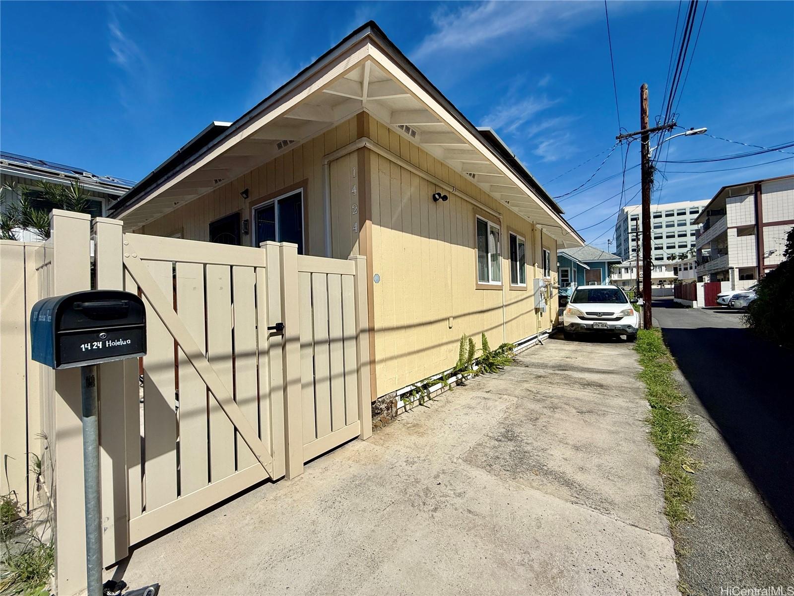 1424 Holelua Place