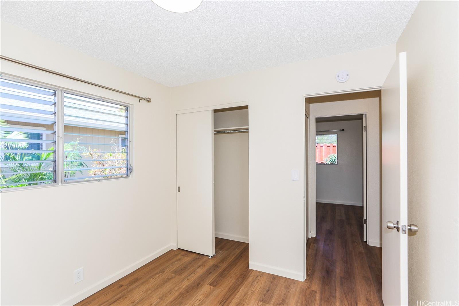 Photo 19 of 25