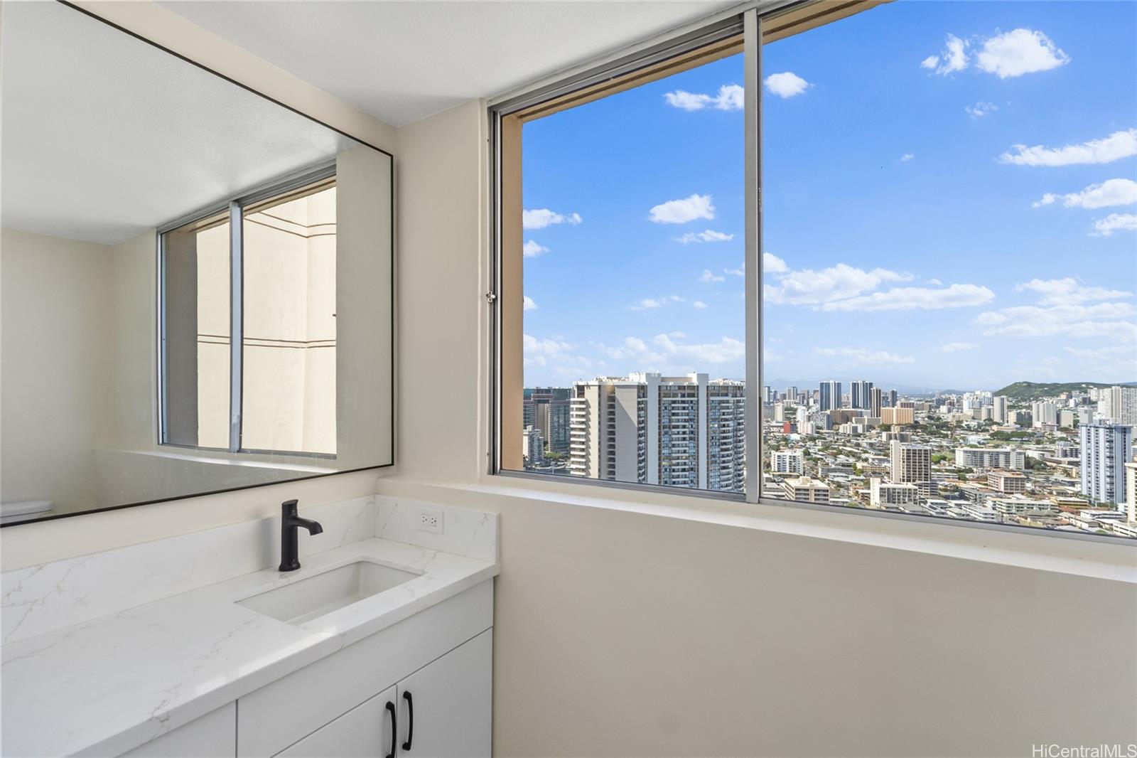 555 University Avenue  Unit PH1