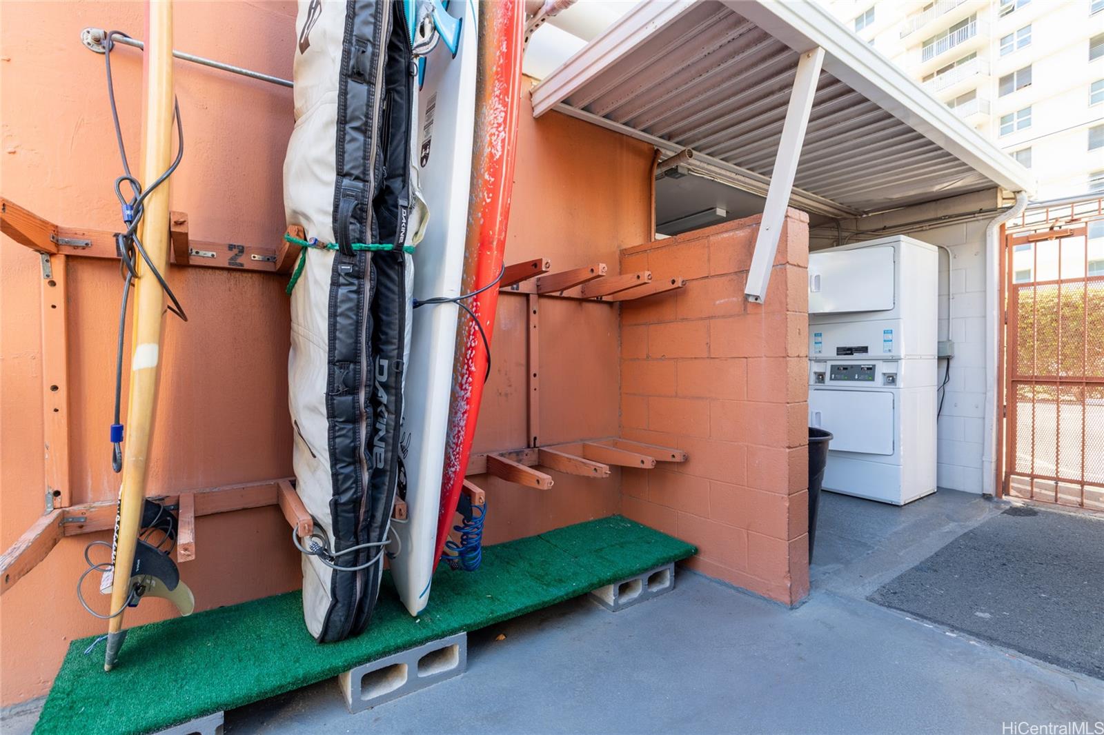 236 Liliuokalani Avenue  Unit 102