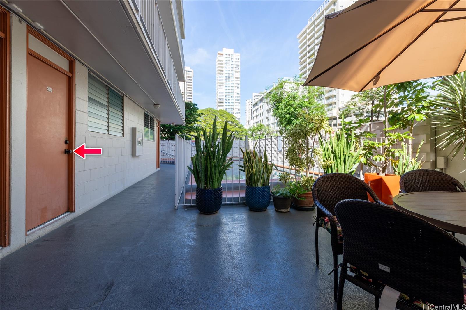 236 Liliuokalani Avenue  Unit 102