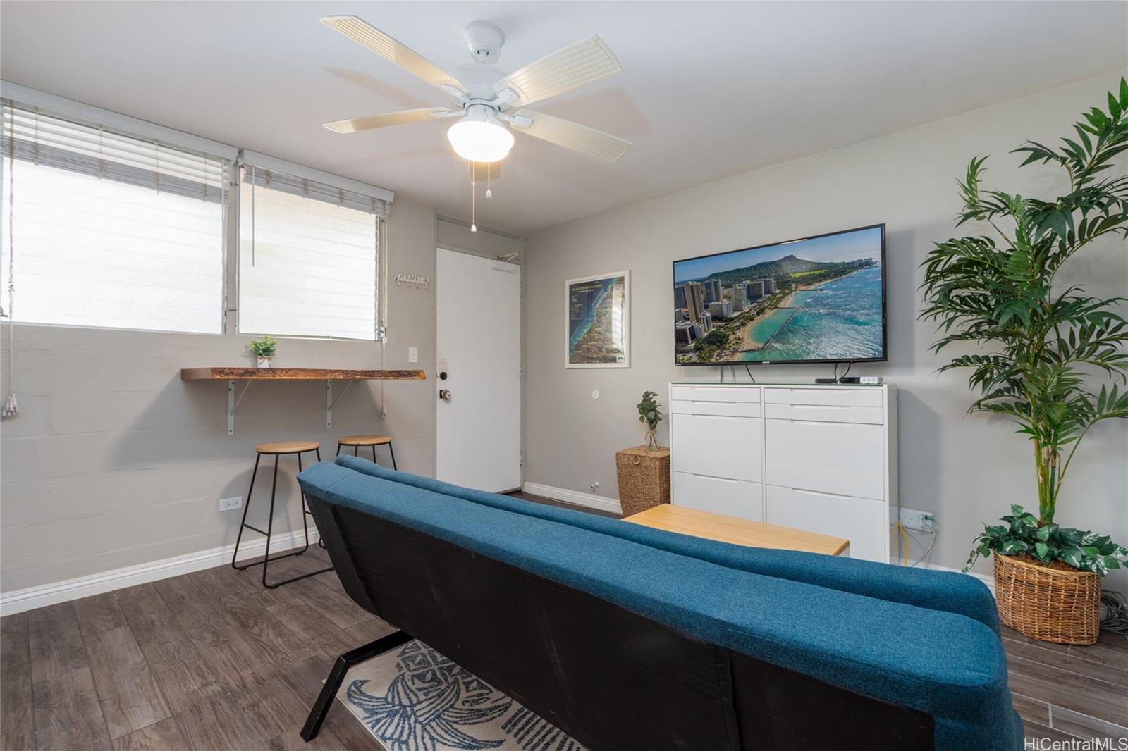 236 Liliuokalani Avenue  Unit 102