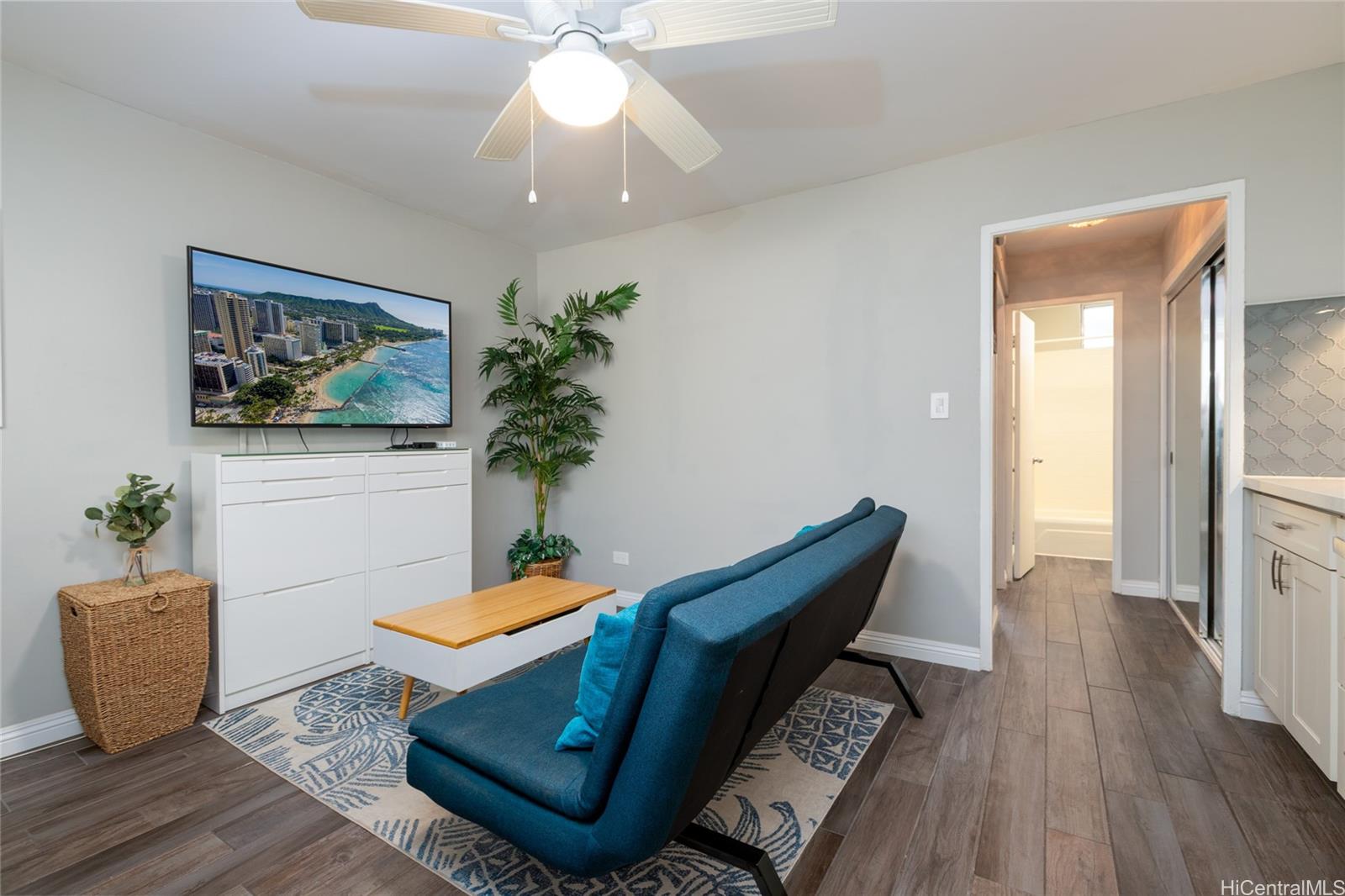 236 Liliuokalani Avenue  Unit 102