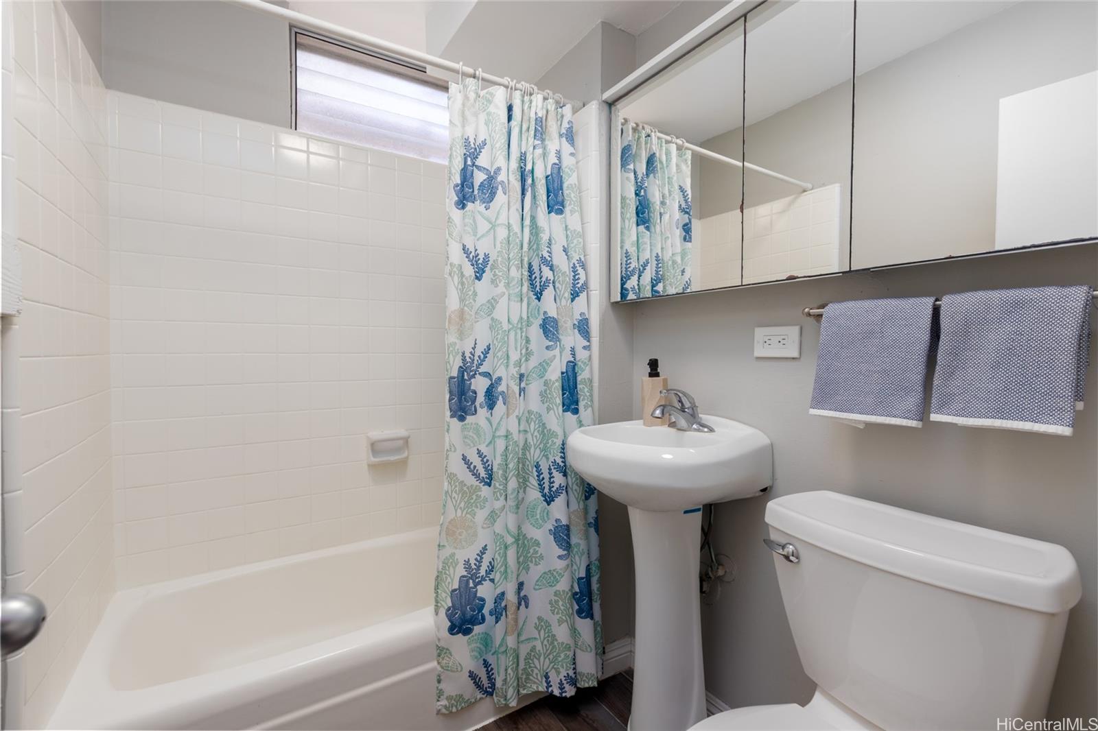 236 Liliuokalani Avenue  Unit 102
