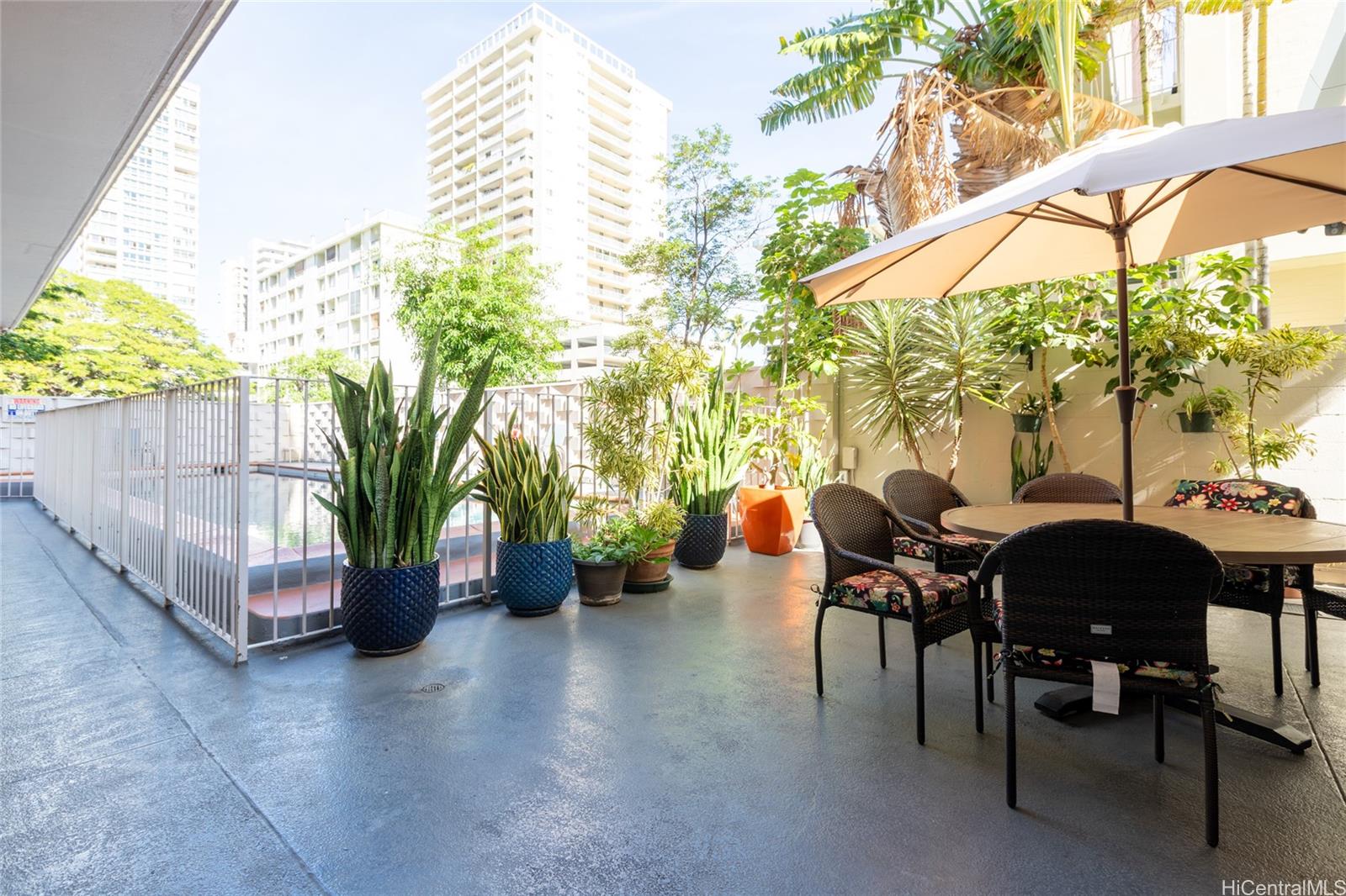 236 Liliuokalani Avenue  Unit 102