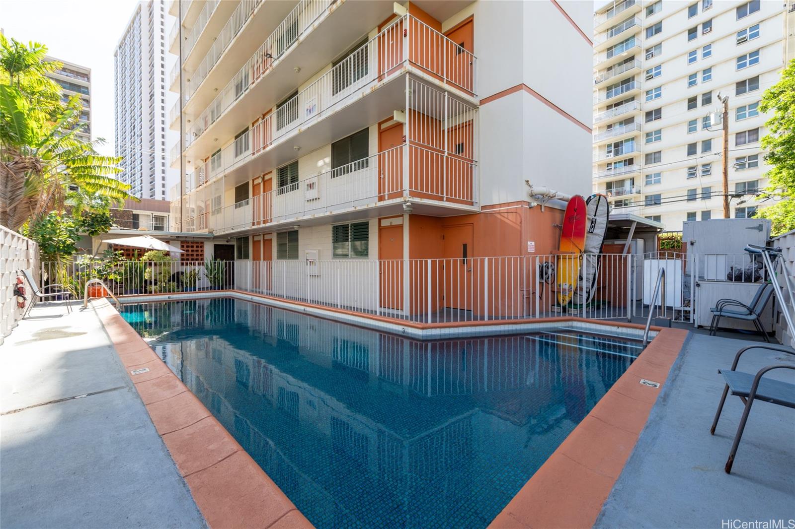 236 Liliuokalani Avenue  Unit 102