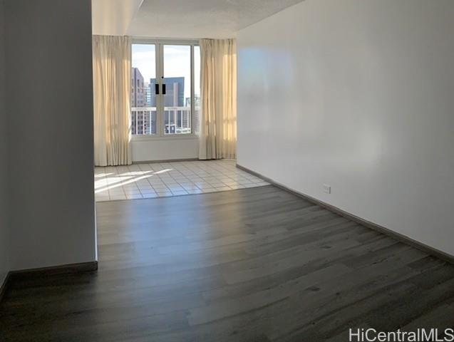 Photo 4 of 24
