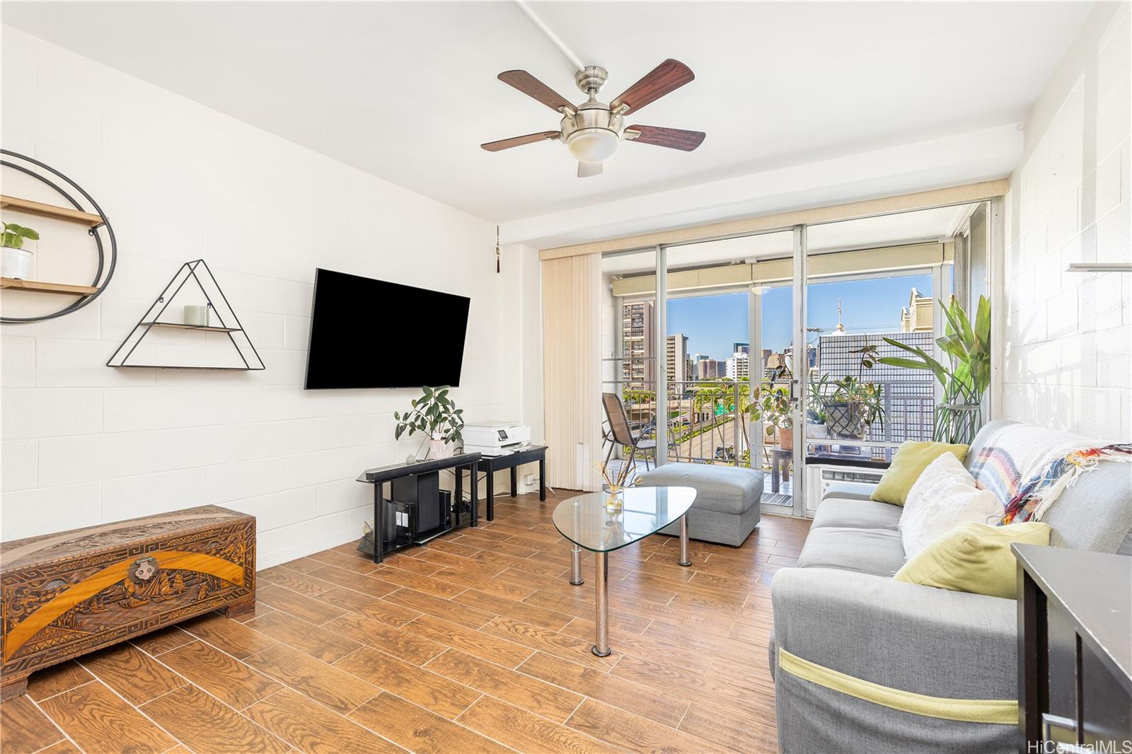 1415 Victoria Street  Unit 211