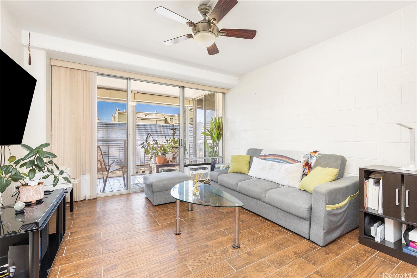 1415 Victoria Street  Unit 211