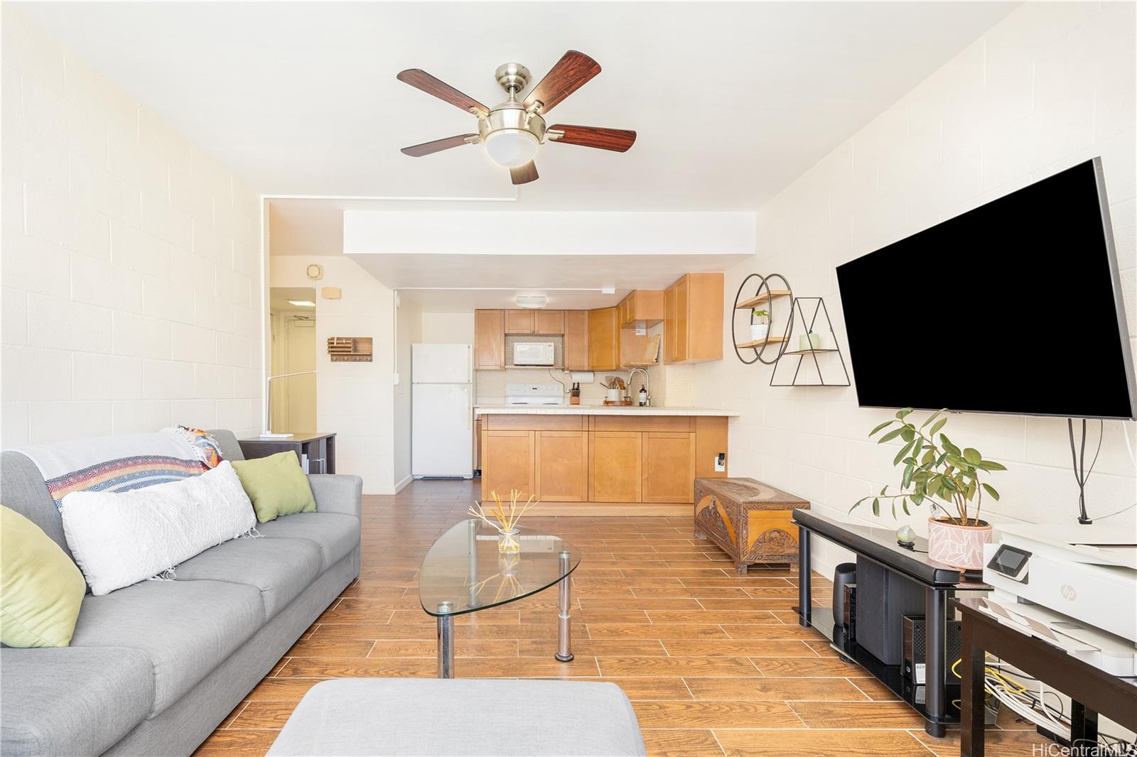 1415 Victoria Street  Unit 211