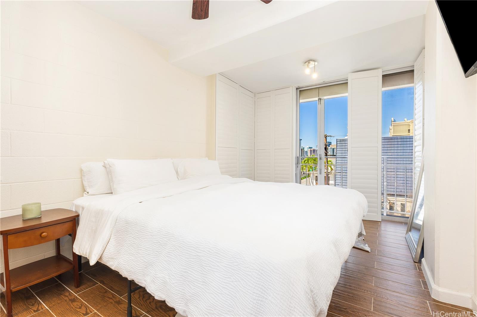 1415 Victoria Street  Unit 211