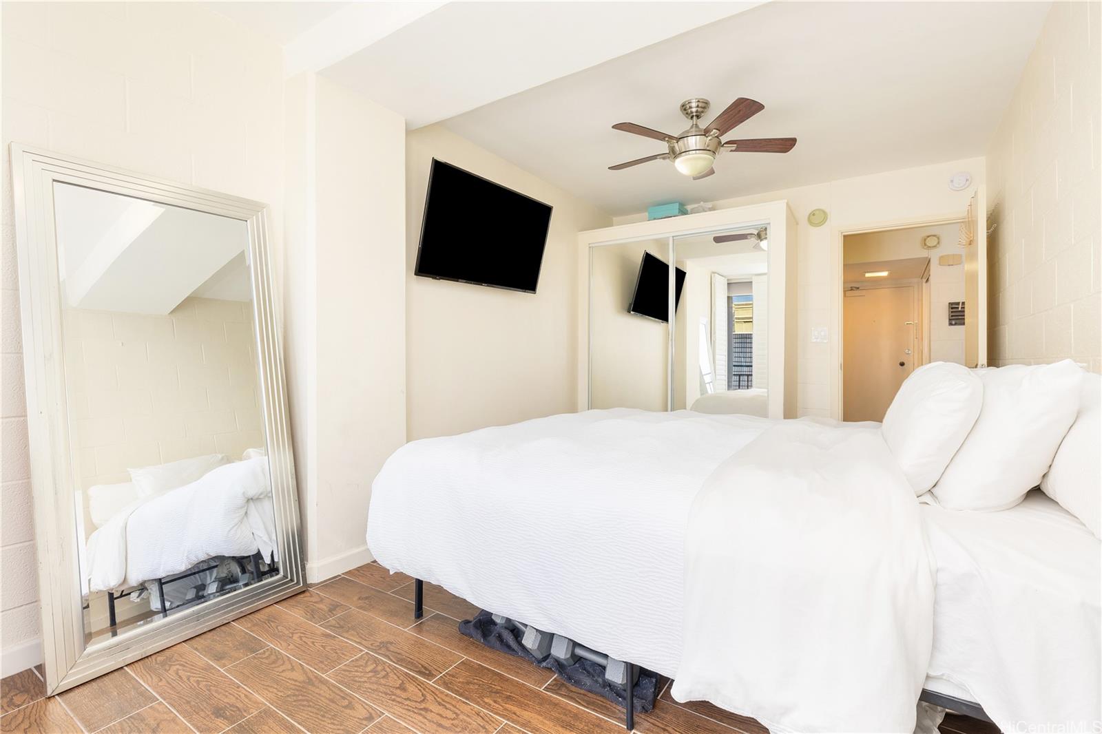 1415 Victoria Street  Unit 211