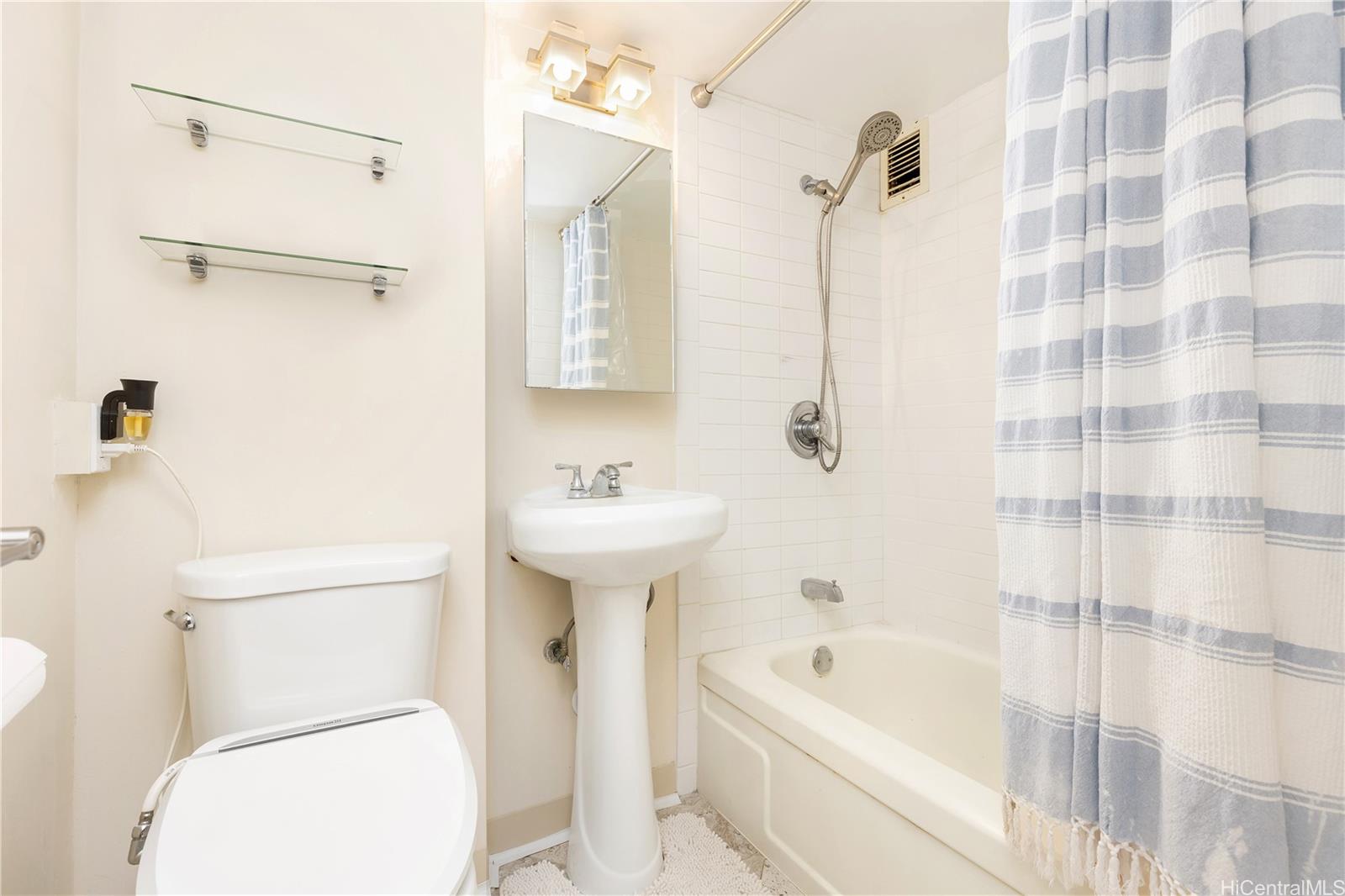1415 Victoria Street  Unit 211