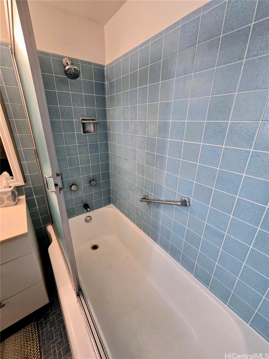 2969 Kalakaua Avenue  Unit 401