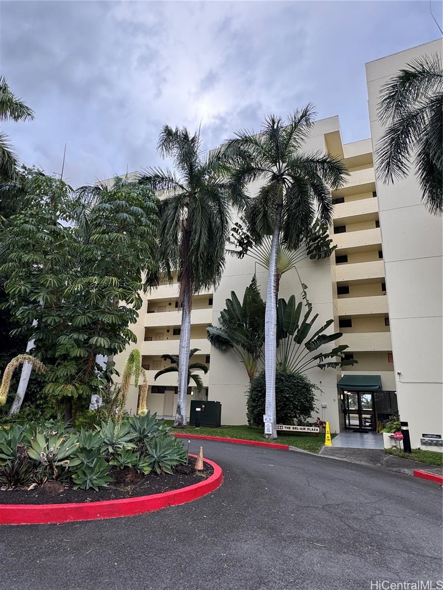 1054 Green Street 402