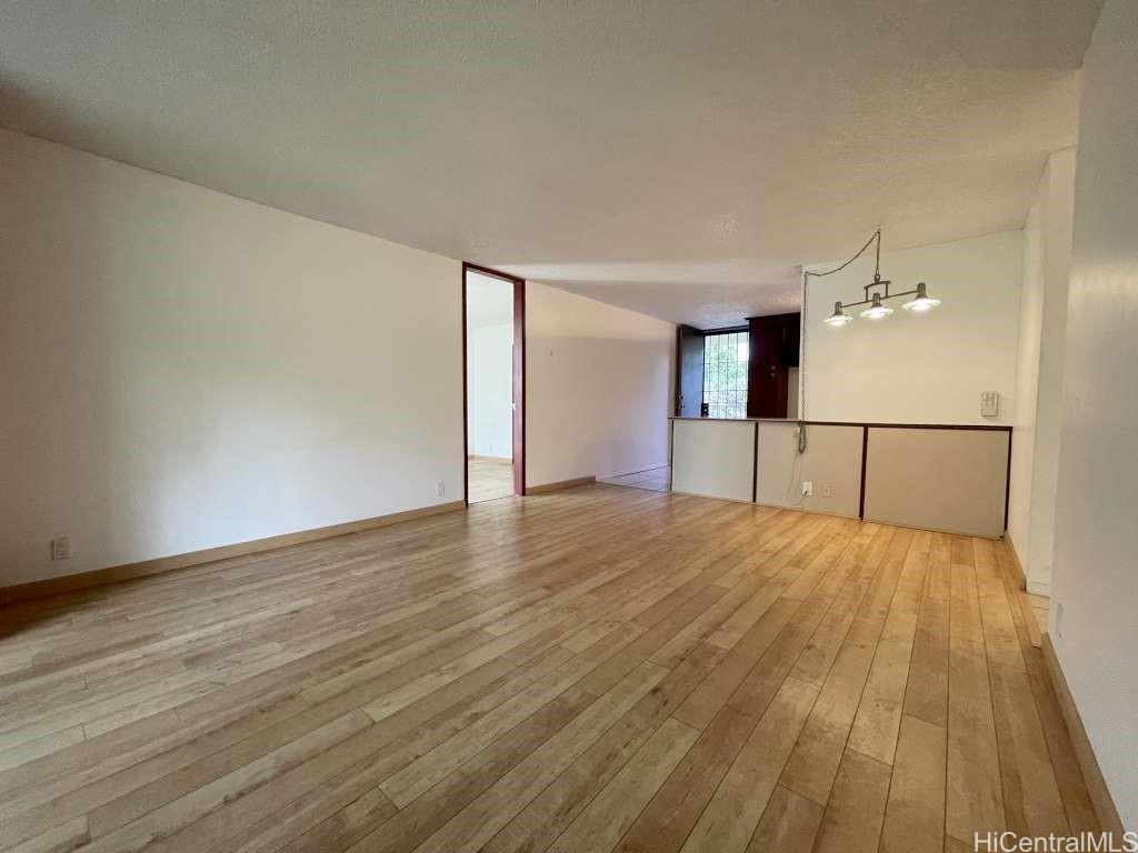 Photo 6 of 25