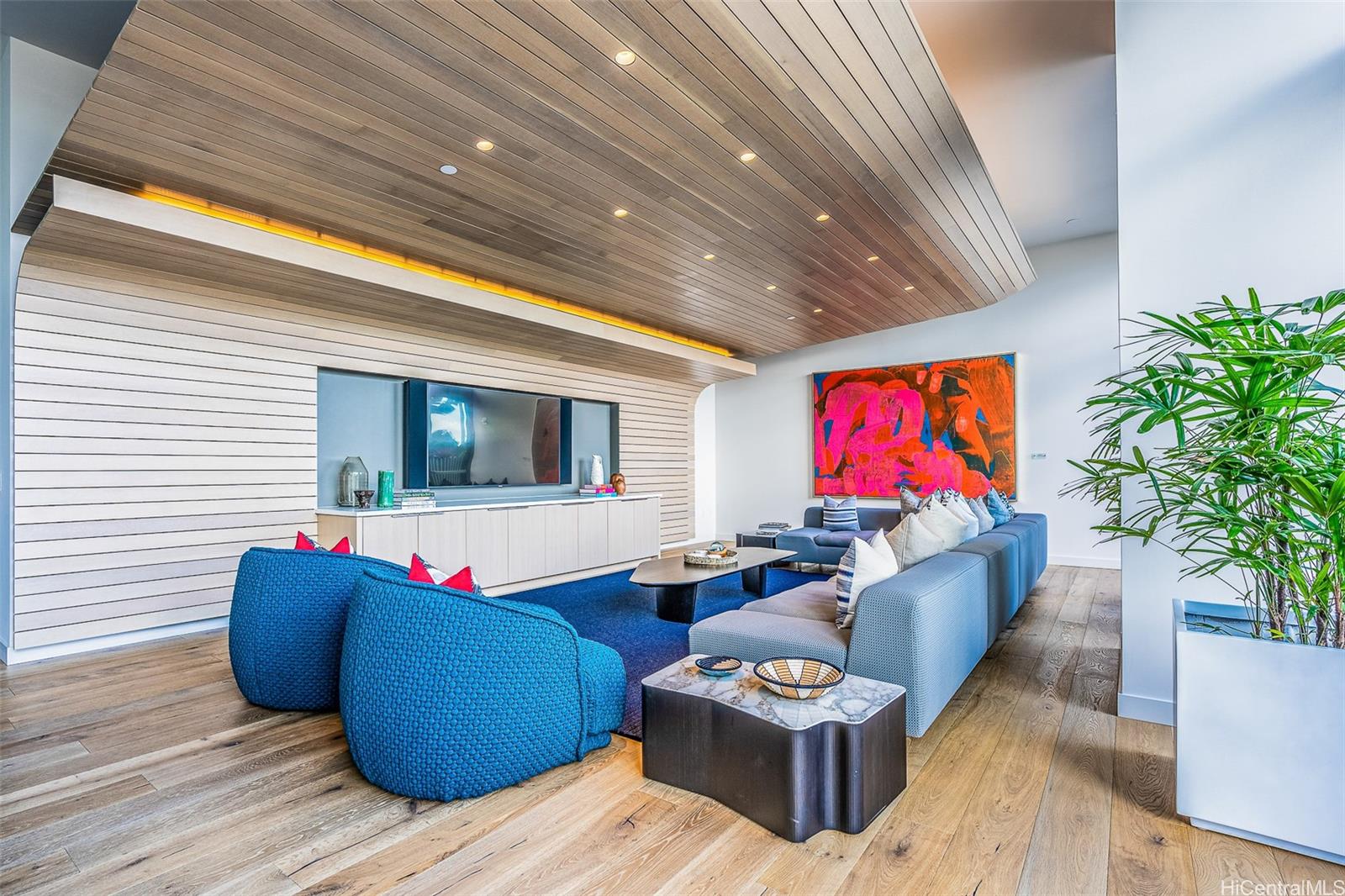 Photo 14 of 25