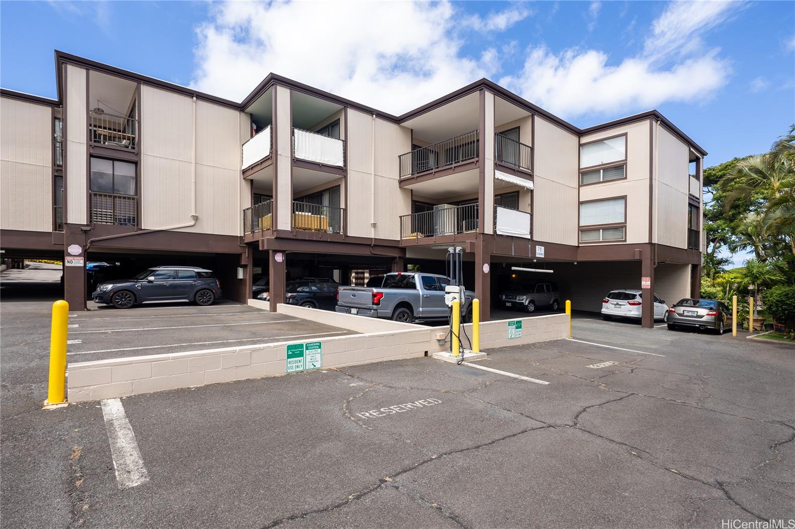 3721 Kanaina Avenue  Unit 305