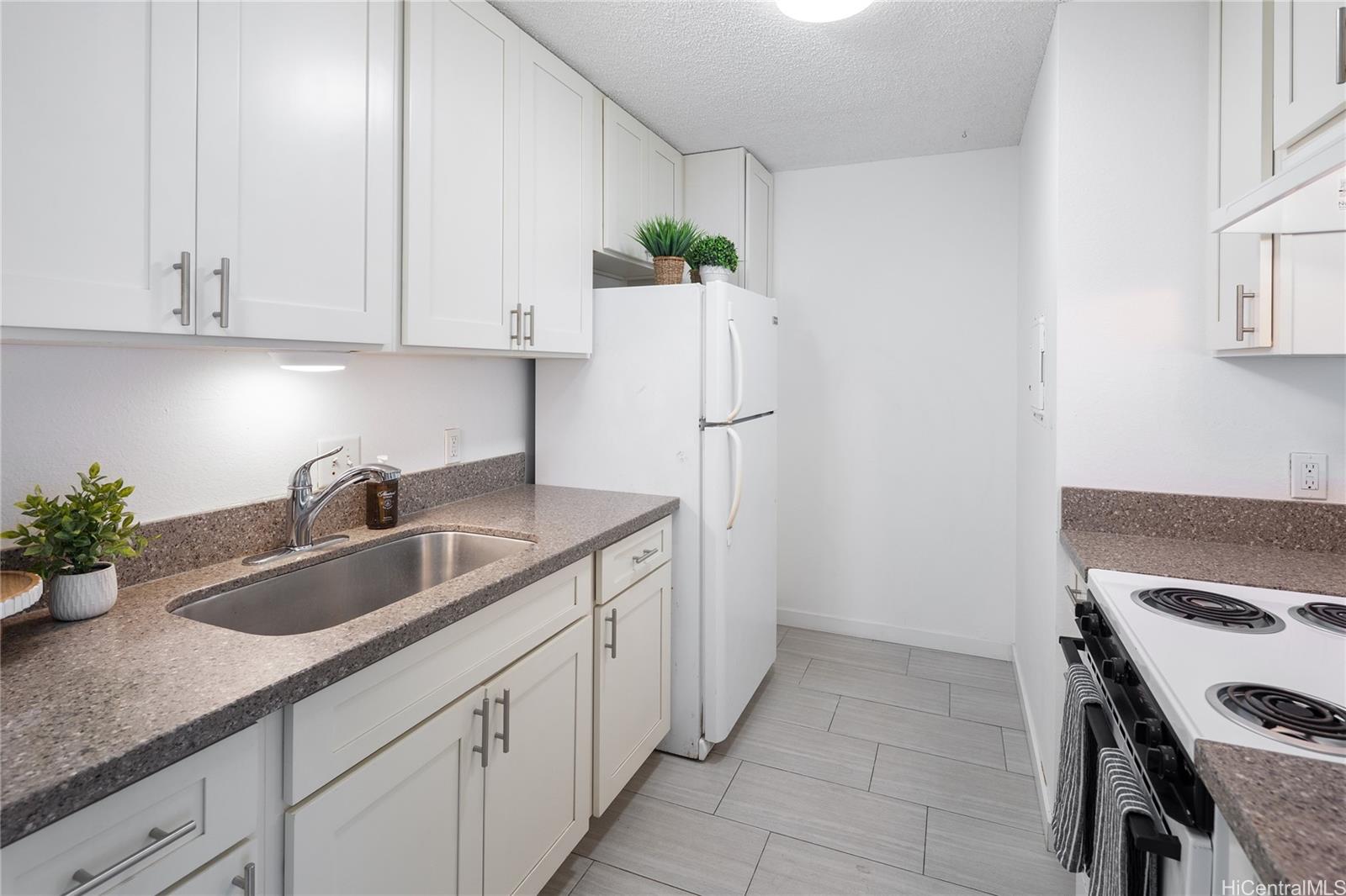 3721 Kanaina Avenue  Unit 305