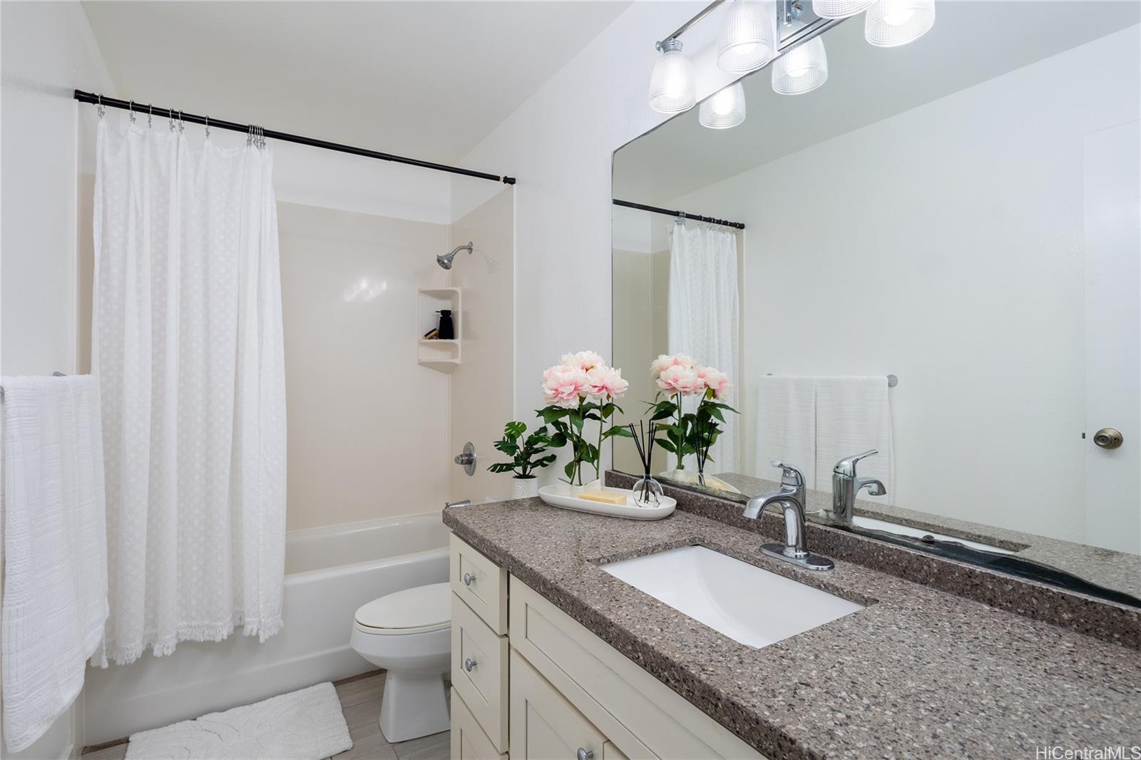 3721 Kanaina Avenue  Unit 305