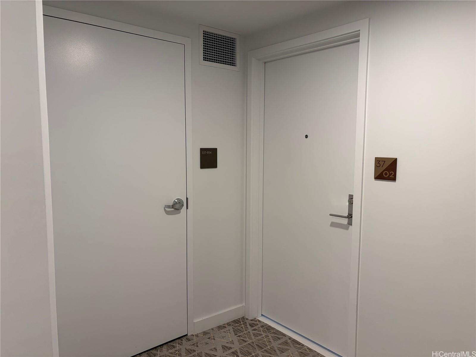 987 Queen Street  Unit 3702