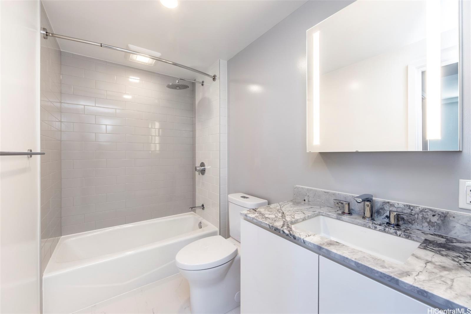 987 Queen Street  Unit 3702