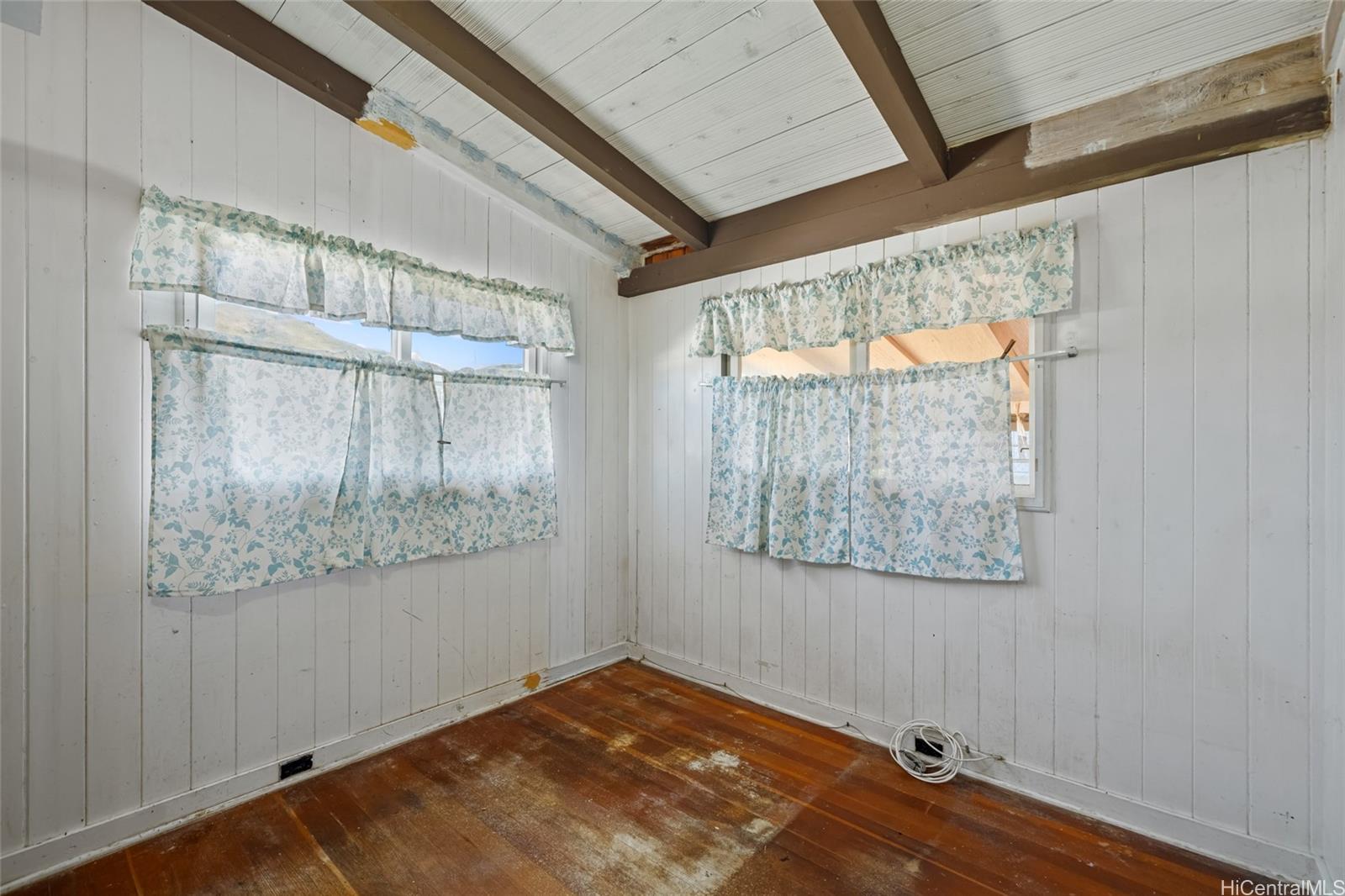 Photo 14 of 24