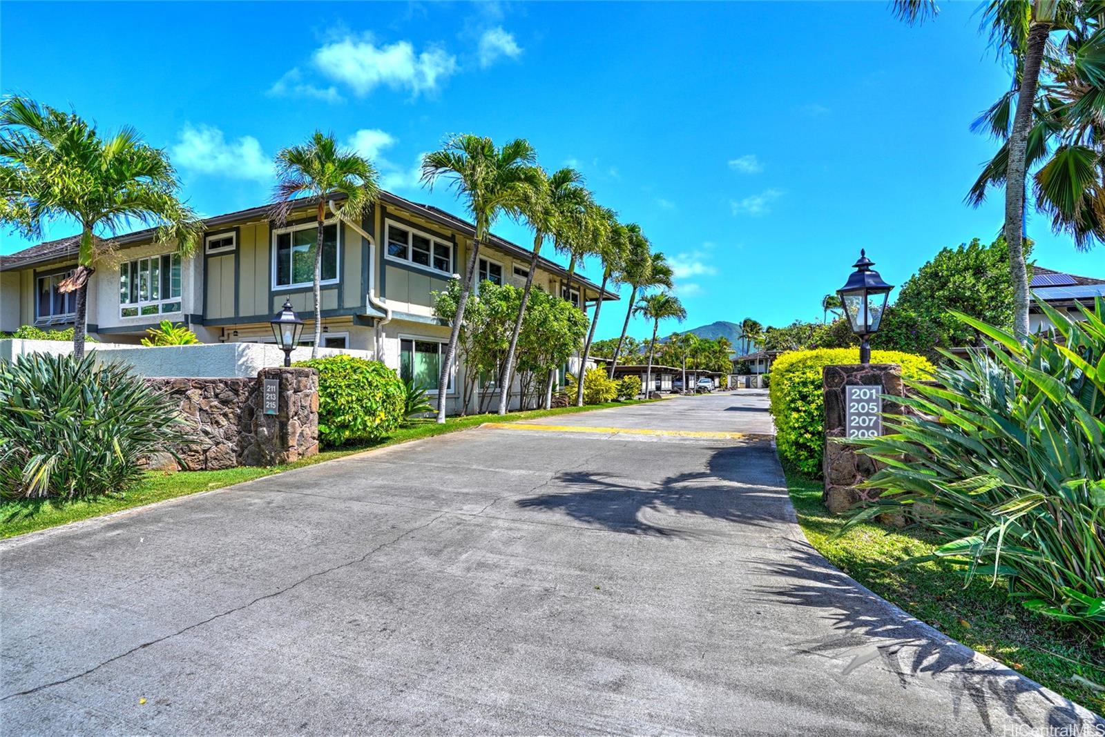 215 Kawaihae Street F1
