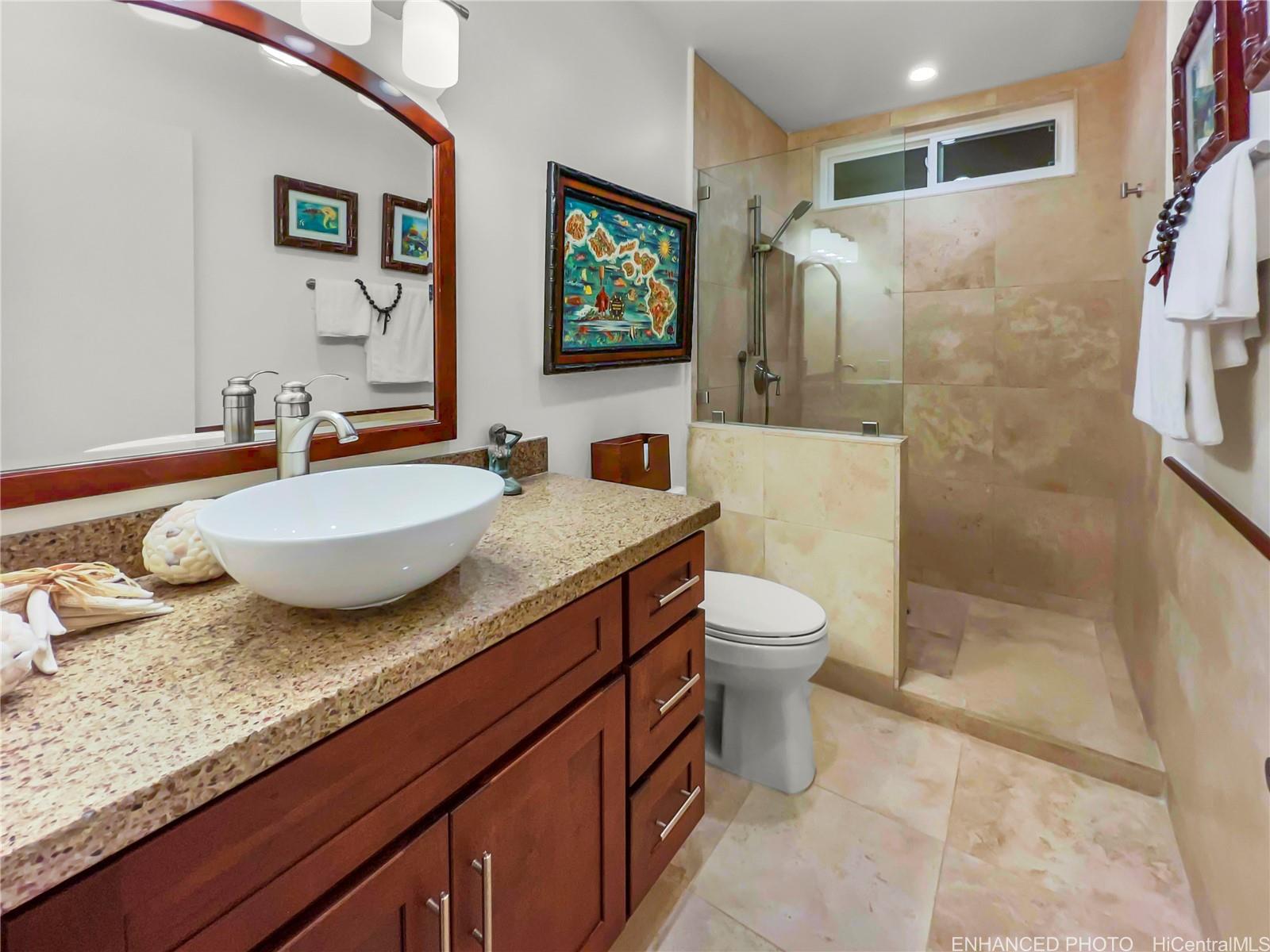 Photo 18 of 24