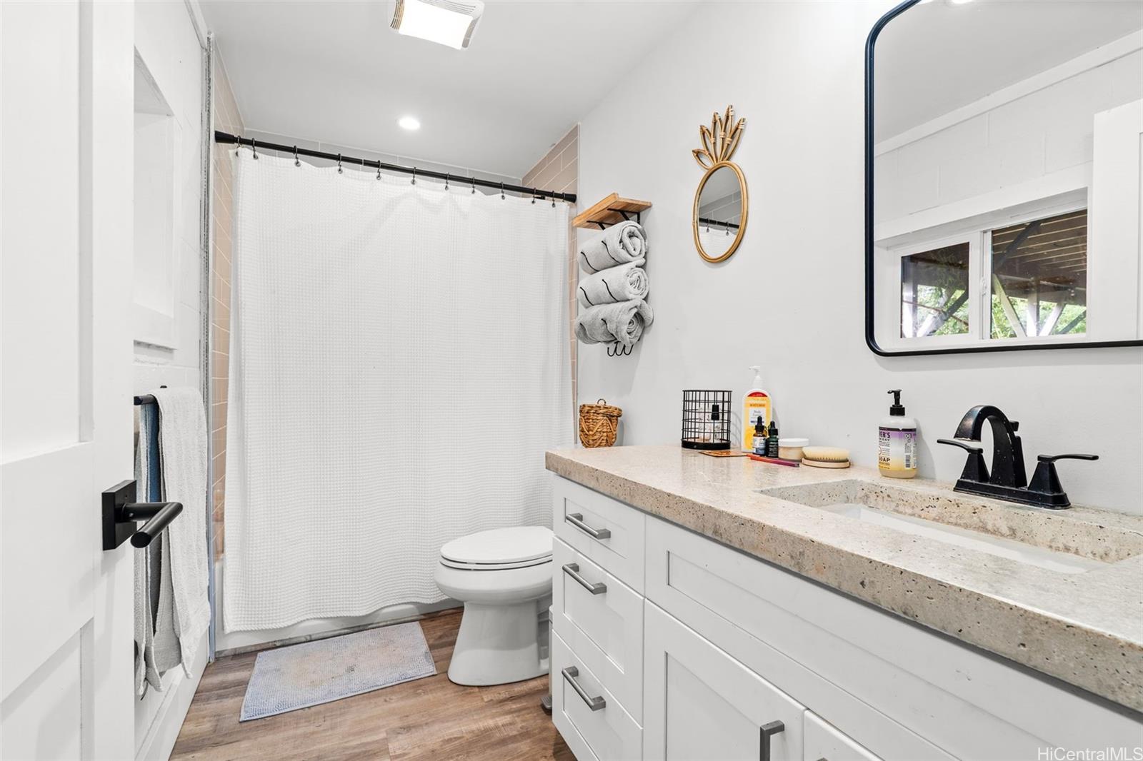 Photo 22 of 25